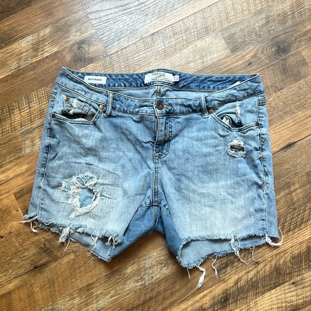 Torrid Distressed Boyfriend Jean Shorts size 16